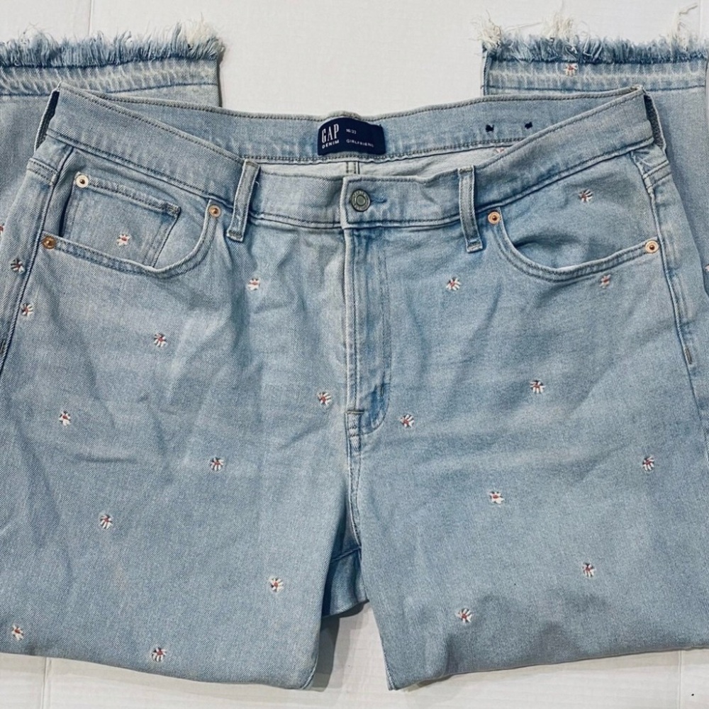 GAP Women's Embroidered Light Blue Jeans / Daisy Embroidered Crop Jeans